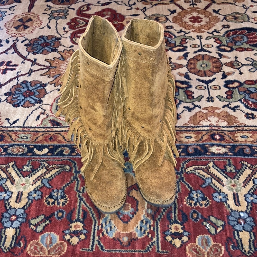 Minnetonka Fringe Moccasins